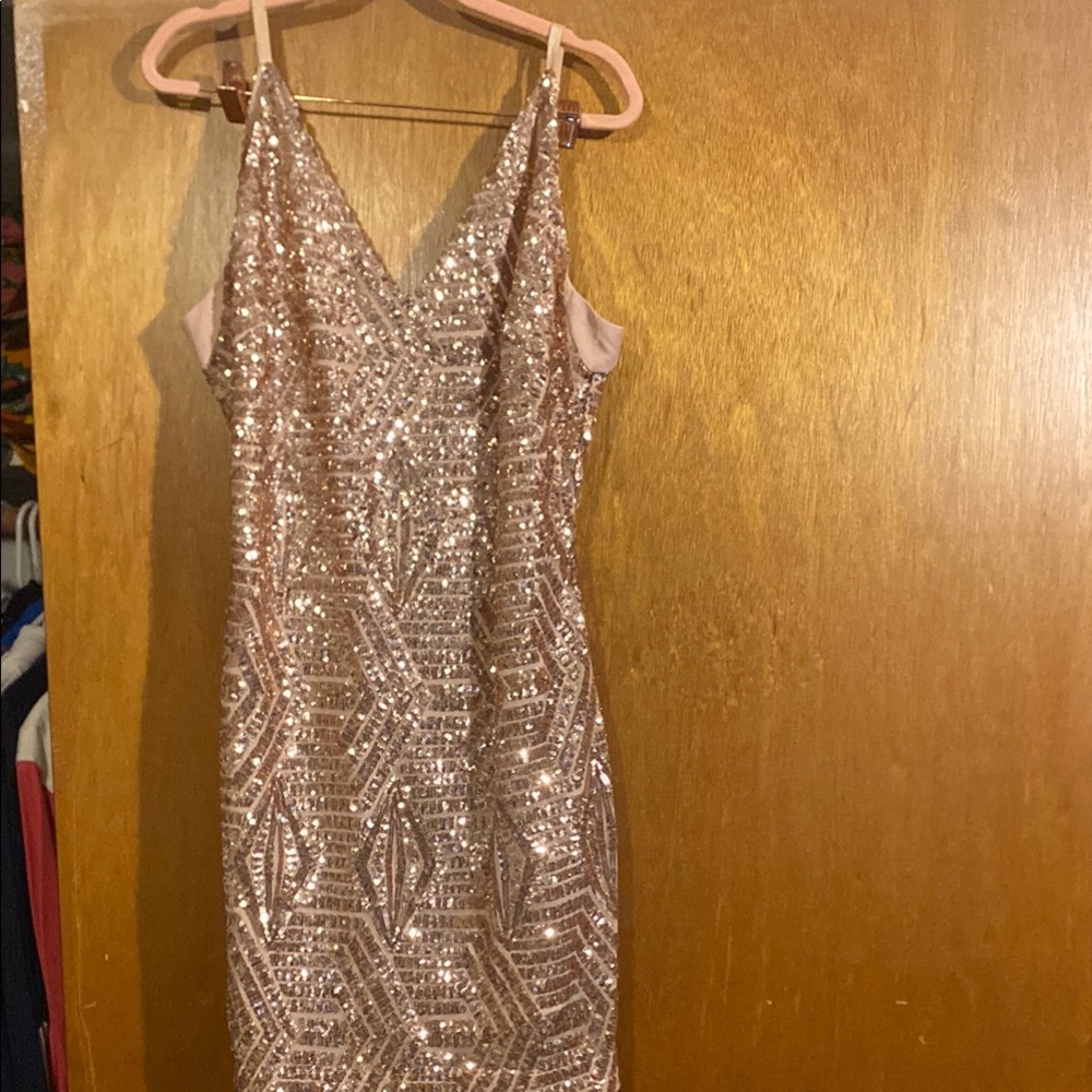 VENUS Gold Sequin Sheath Dress V-Neck Sleeveless